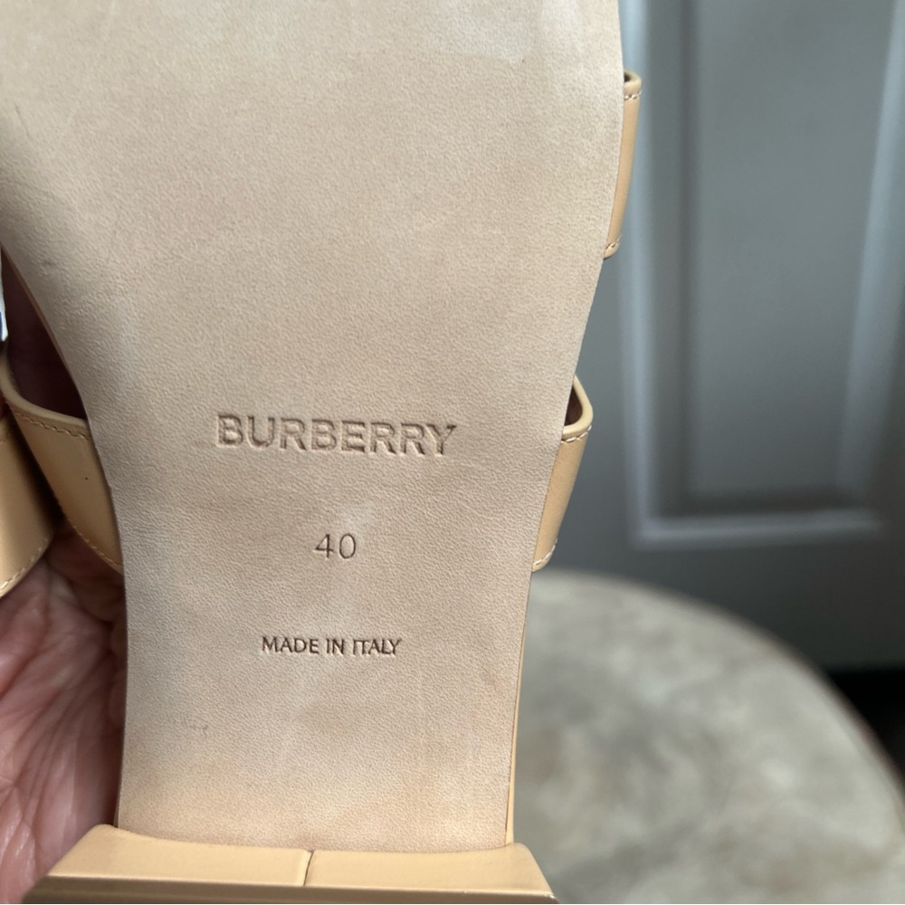 New Burberry women’s Beige leather Lattice Slides Sz 40/10 made in Italy - Picture 13 of 16